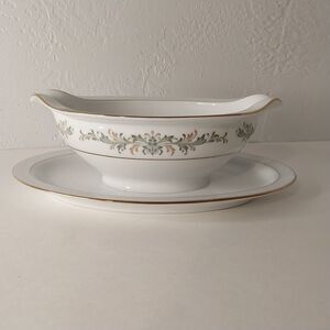 Noritake BARCELONA 6673 Gravy Boat Attached Base Gold Trim Discontinued